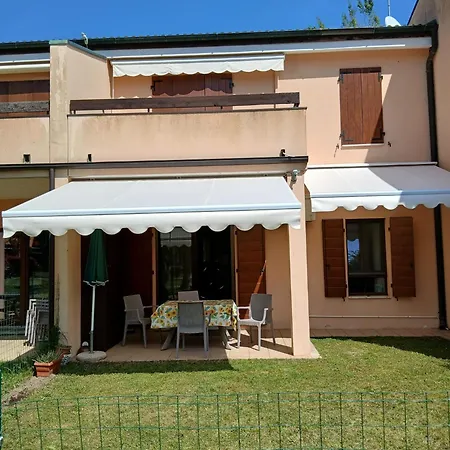 Polly's Albarella Appartement *