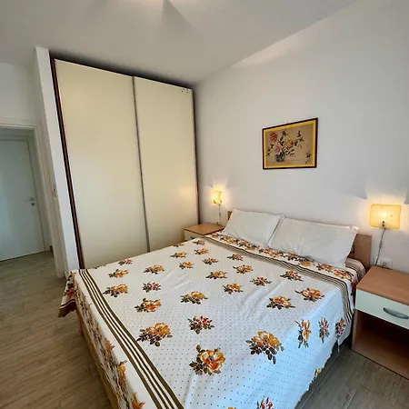 Polly's Albarella Appartement